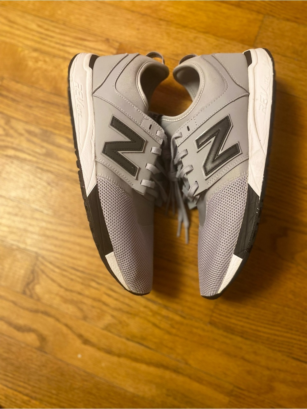 New Balance Men's 247 running sneakers